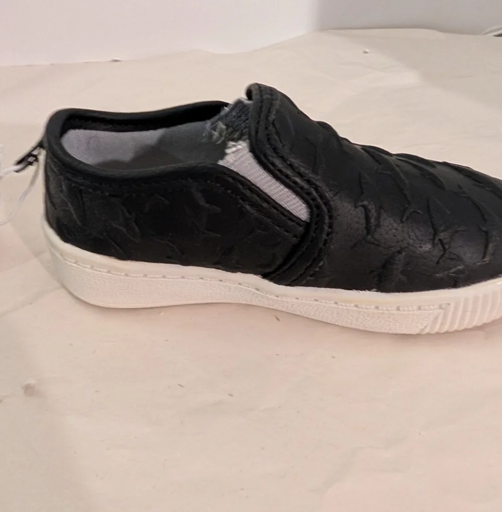 NWOT Carter's Ricky Black Shark Detail Slip-On Shoes in Size 6 (Toddler)
